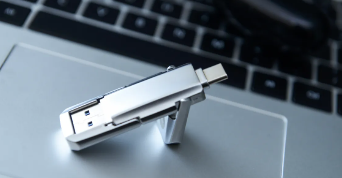 U盘数据突然不见了该如何找回文件？